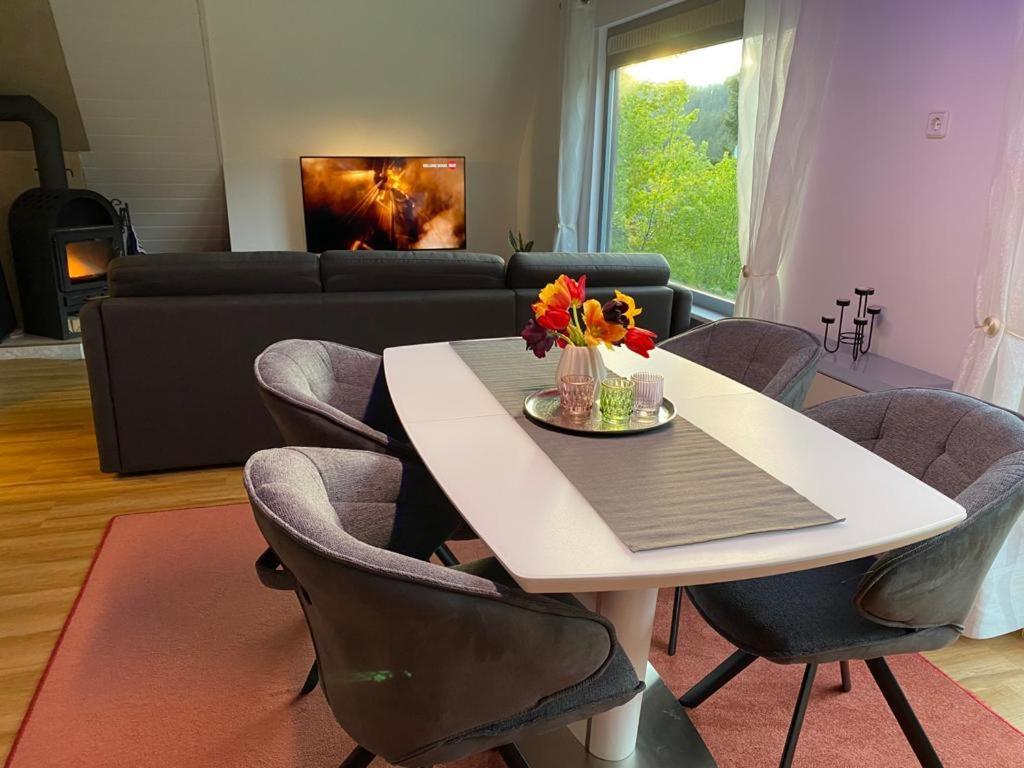 Haus Adler - Komplettes Ferienhaus Am Badesee Erzgrube Esterno foto